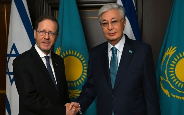 Тоқаев Израиль президентін Таяу Шығыстағы шиеленісті бәсеңдетуге шақырды