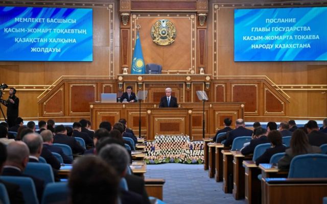 Стратегия сабақтастығы және сын-қатерге бейімделу: жаңа Жолдаудың басты ерекшелігі неде?