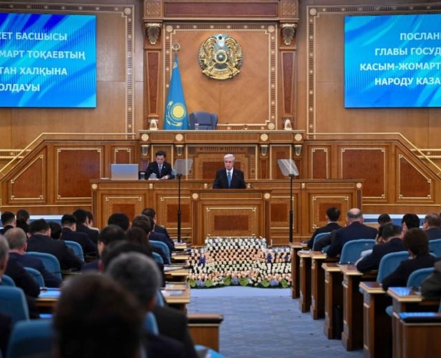 Стратегия сабақтастығы және сын-қатерге бейімделу: жаңа Жолдаудың басты ерекшелігі неде?