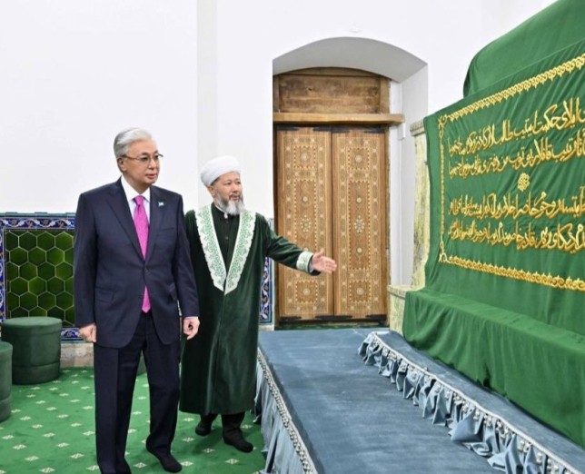 Қасым-Жомарт Тоқаев Түркістандағы Қожа Ахмет Ясауи кесенесіне зиярат етті