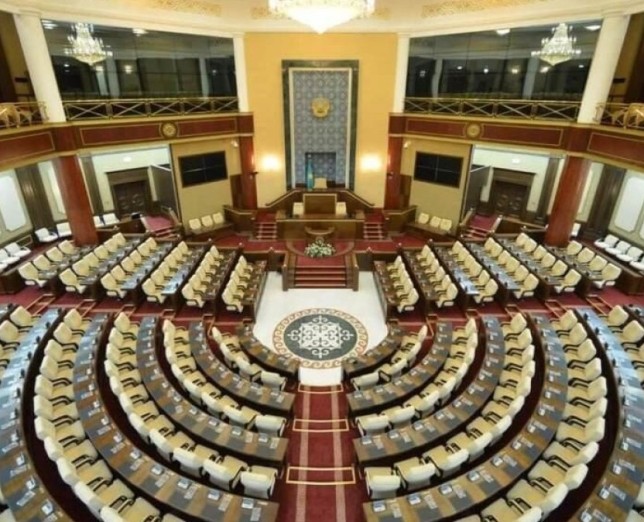 Құрылтайға өткен партиялардың қанша мандат алғаны белгілі болды