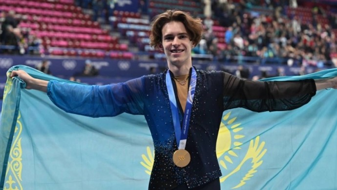 Президент Михаил Шайдоровты II дәрежелі «Барыс» орденімен марапаттайды