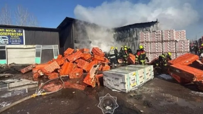 Алматы базарындағы қоймадан алапат өрт шықты