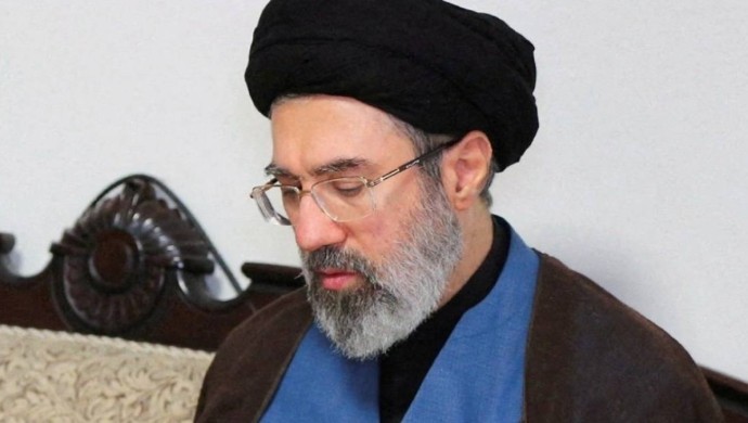 "Екі аяғынан айрылған және комада жатыр": Иранның жаңа көшбасшысы қазір қайда?