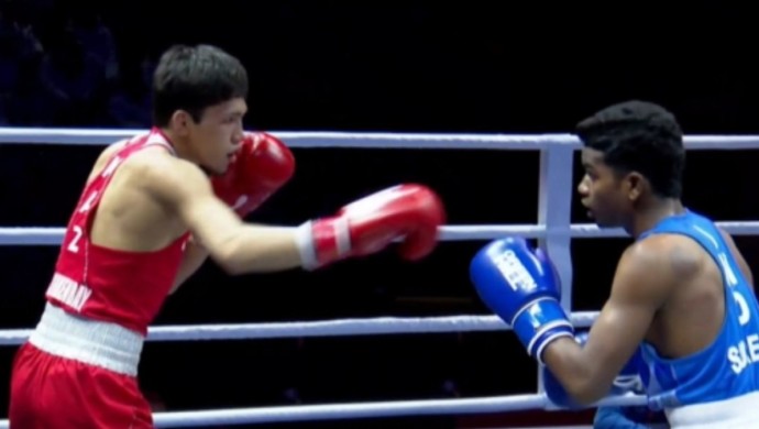 Санжар Тәшкенбай нокдаунға түсіп, үнді боксшысынан жеңілді