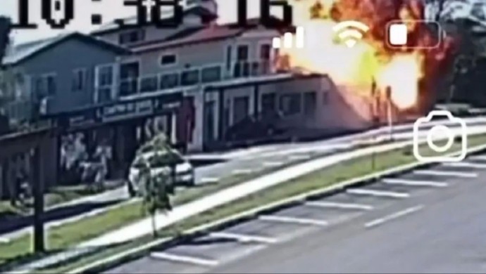 Бразилияда шағын ұшақ тұрғын үйге құлап, адам шығыны болды