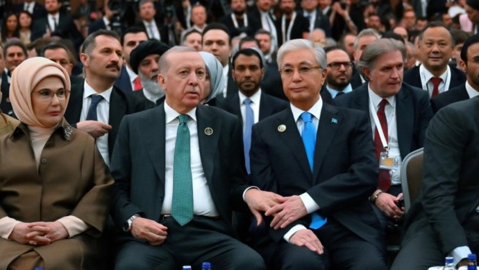 Тоқаев пен Ердоған бірге отырды: Анталия дипломатиялық форумына кімдер барды?