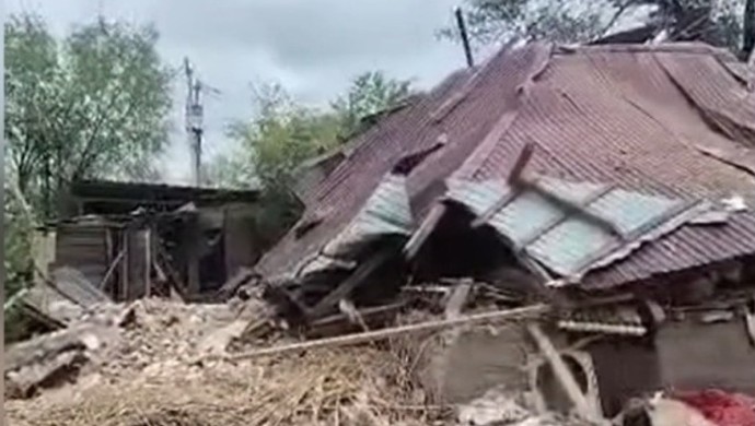 Алматы облысында тұрғын үйде жойқын жарылыс болып, отбасы үйінде астында қалды