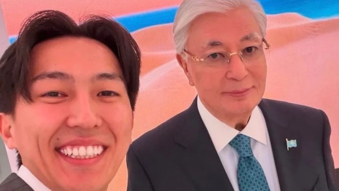 Әлемнің үздік тревел-блогері атанған Дастан Мұхамедрақым Тоқаевпен кездесті (ВИДЕО)