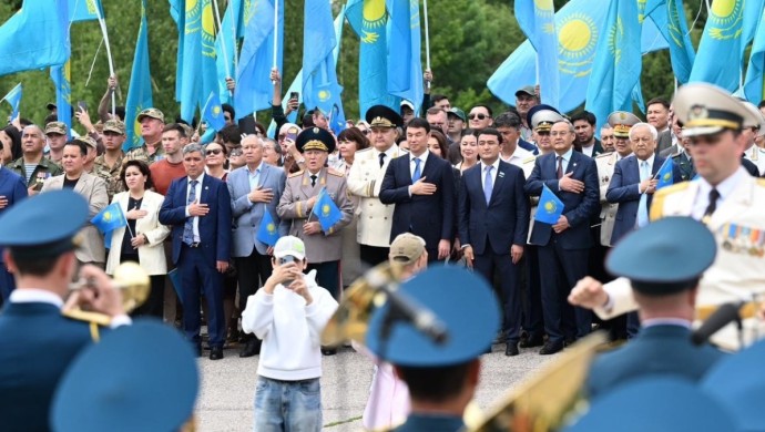 Алматыда Мемлекеттік рәміздер күніне орай Мемлекеттік Ту салтанатты түрде көтерілді