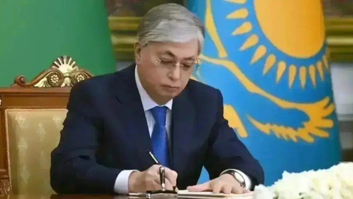Енді мұғалім мектептен кейін оқушының өмірі үшін жауапты болмайды – Тоқаев заңға қол қойды