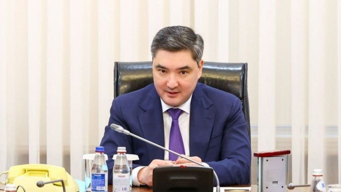 "Сізді тыңдасақ, өзіңізден басқаның бәрі кінәлі": Бектенов әкімге ескерту жасады