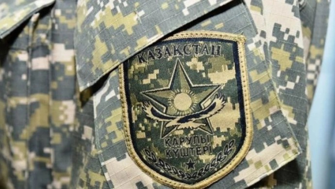 “Аға сержант пен екі сержант”: Әскердегі сарбаз тоқпақтың астында жүргенін айтты