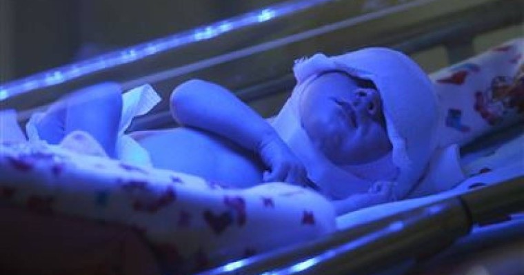 Туысы бетінен сүйген соң сәби шетінеп кетті