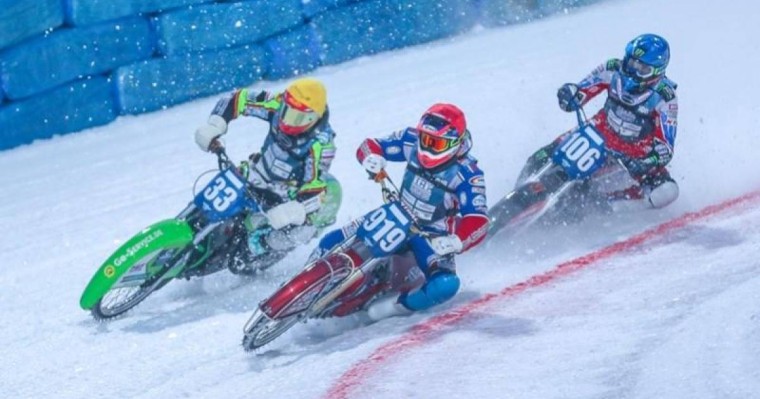 Сағынтаев пен Медведев «Медеу» мұз айдынында мотоциклдер жарысын тамашалады