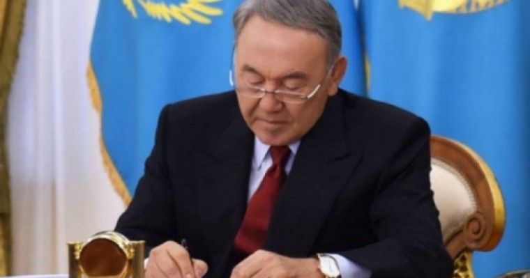 Назарбаев үкіметті отставкаға жіберу туралы қаулыға қол қойды
