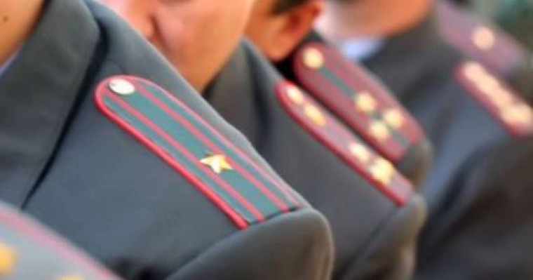 Атыраулық екі полицей кафе қожайынын соққыға жығып, істі болды