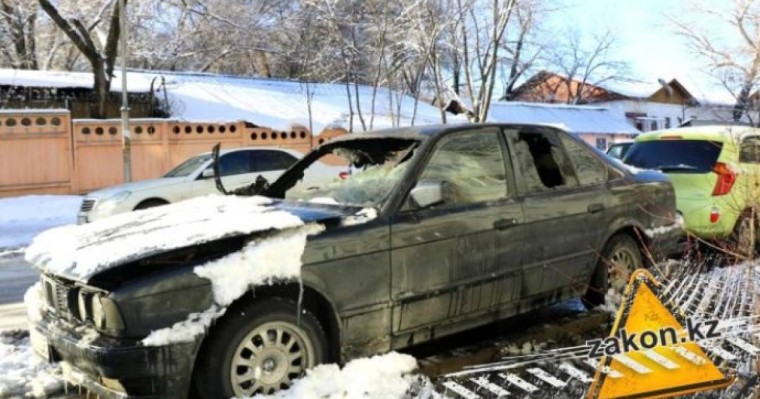 Алматыда BMW автокөлігі отқа оранды