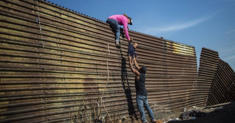 Трамп босқындарды АҚШ-қа кіргізу шарттарын қатаңдатып жатыр