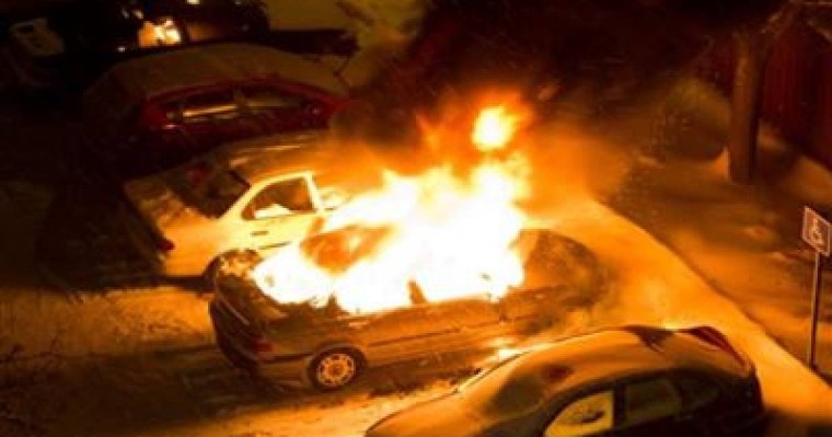 Өскеменде үш бірдей көлікті өрт шарпыды