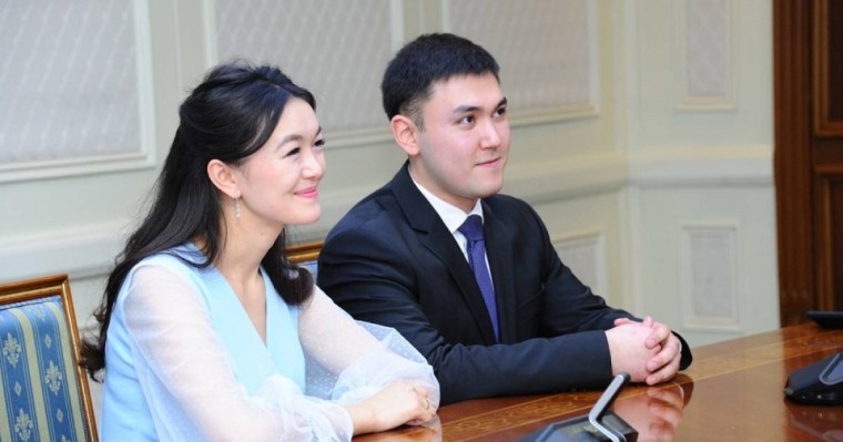 Нұрсұлтан Назарбаев астаналық жас жұбайларды неке қию рәсімімен құттықтады