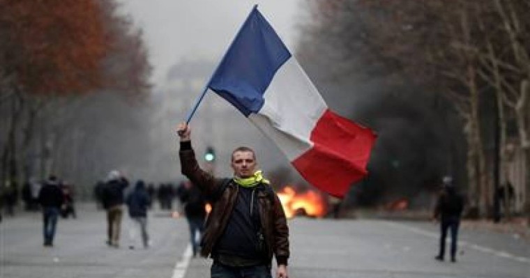 Франциядағы көтеріліс: 1400-ге жуық адам ұсталды