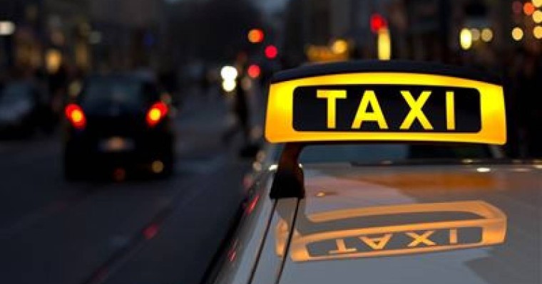 Такси жүргізушісі жолаушыны зорлап тастады