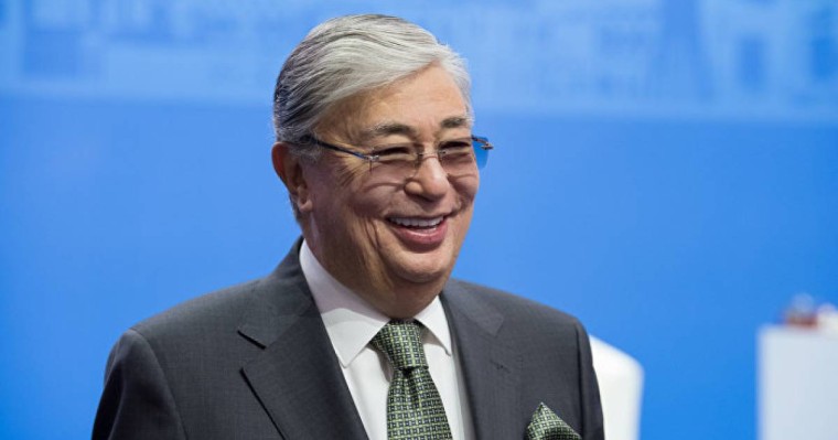 Тоқаев павлодарлық мұғалімнен есептер жинағын сыйға тартуды сұрады