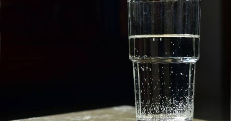 плакат үшін қамауға алынған Асия Тулесова аштық жариялады