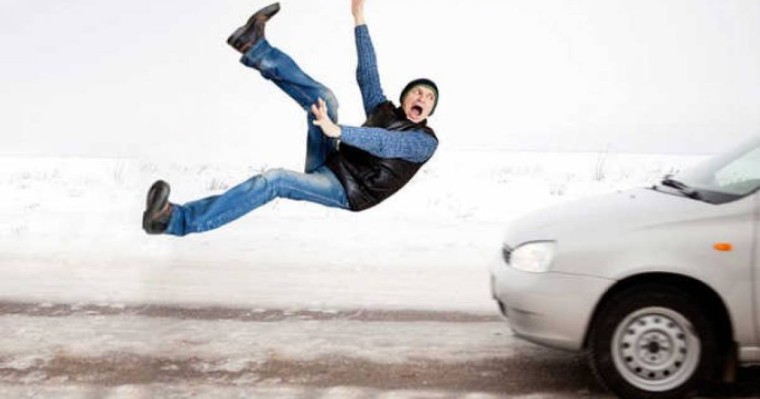 Елімізде әдейі көлік астына түсіп ақша табатындар көбейген