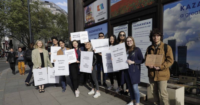 Лондондағы қазақ жастары қамаудағы алматылық белсенділерді қолдады