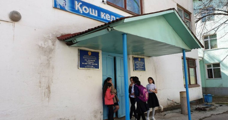 Шымкент мектебінің мұғалімдері "ақша жинағыш" директор қайта оралады деп қорқады