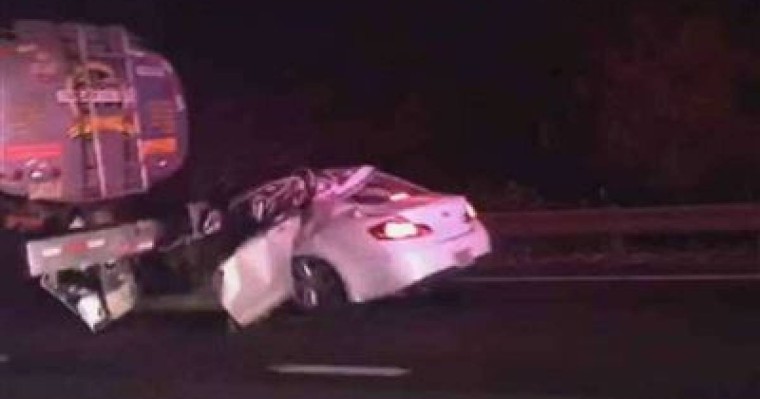 Бензин тасымалдайтын көлік апатқа ұшырап, 4 адам ажал құшты