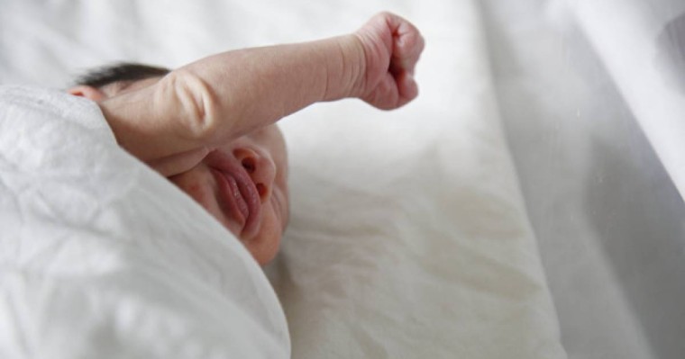 Көкшетаулық қызын перзентханадан ГАЗельдер кортежімен шығарып алды