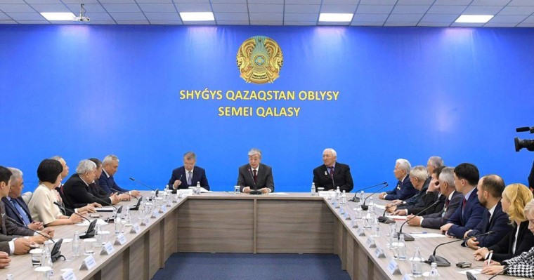 Тоқаев Семей полигонынан зардап шеккен балаларды оңалту сапасын сынады