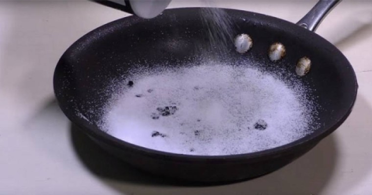 Күйген темір тостақты тазалау жолы