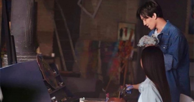 Димаш Құдайберген 8 наурызға сый дайындауда