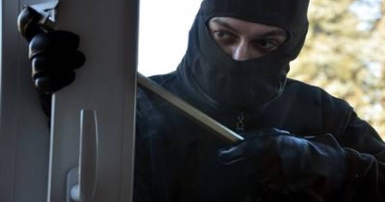 Танымал діни қызметкердің үйі тоналды