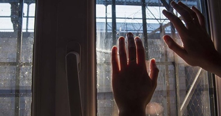 Жынысын өзгерткен трансгендер қыз түрме қызметкеріне күш қолданбақ болды