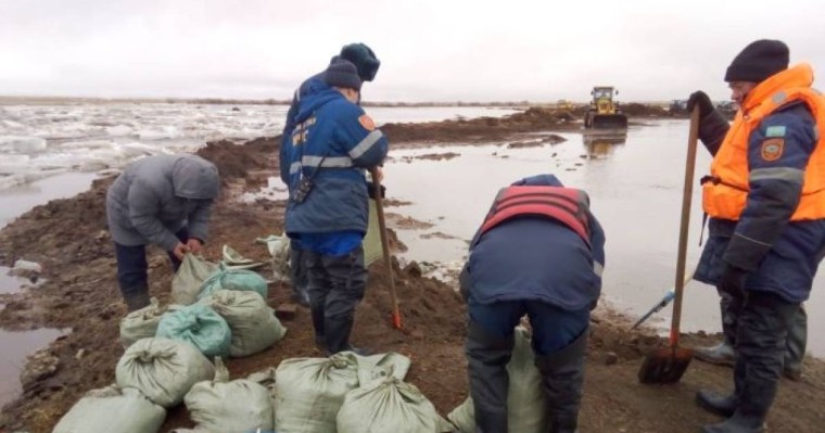 Қарағанды облысындағы ауылды су басып жатыр – фото