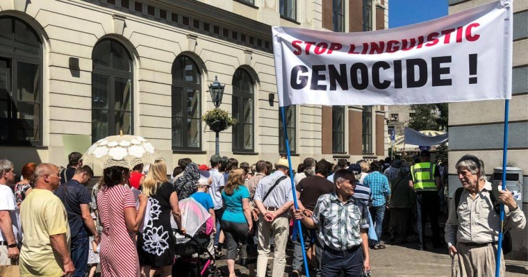 Латвия елдегі барлық мектепті латыш тіліне көшірді