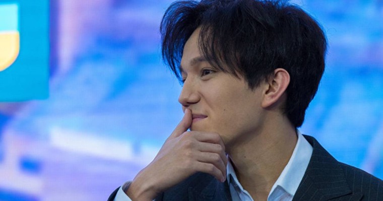 Димаш бала кездегі фотоларымен тыңдармандарының көңілін елжіретті