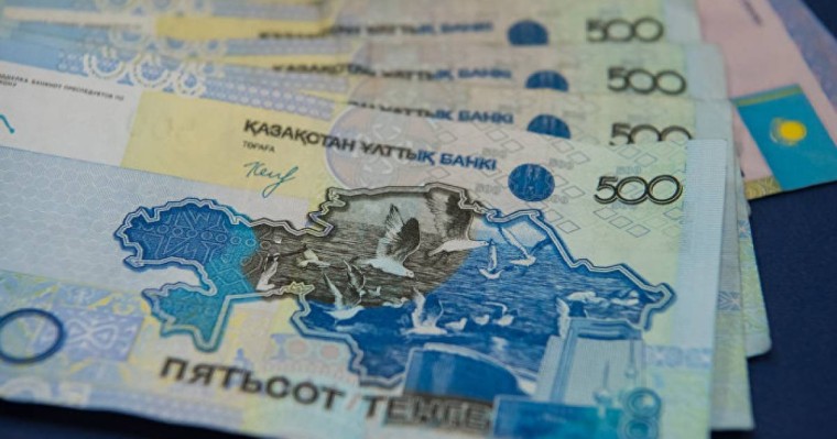 Белгілі алматылық депутат тұрмысы төмен отбасыларға 7 миллион теңге аударды