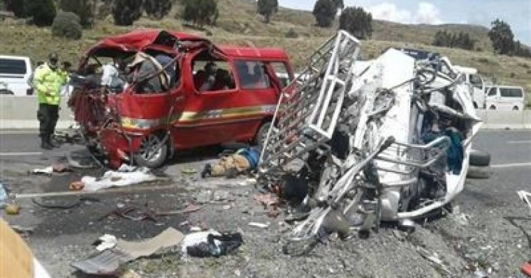 Шағын автобустардың соқтығысуынан 17 адам қаза тапты