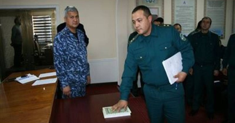 Милиционерлер Құран ұстап, пара алмауға ант берді