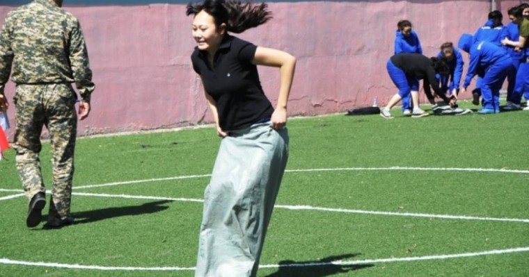 Ұлттық ойын: Қап киіп жарысу