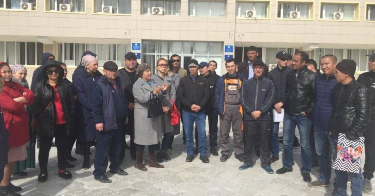 Жұмыс сұрағандар әкімшілік жазаға тартқан билікке наразы