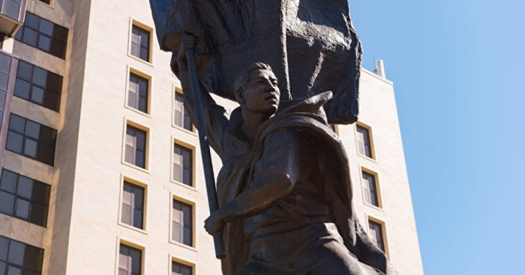 Рақымжан Қошқарбаев: руы, ерлігі, естелігі, соғыстан кейінгі өмірі