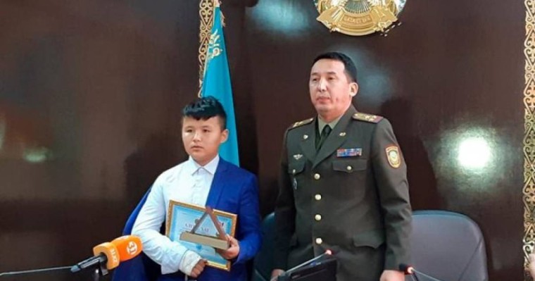 13 жасар Бақытжан өртеніп жатқан үйден 2 баланы қалай құтқарғанын айтты