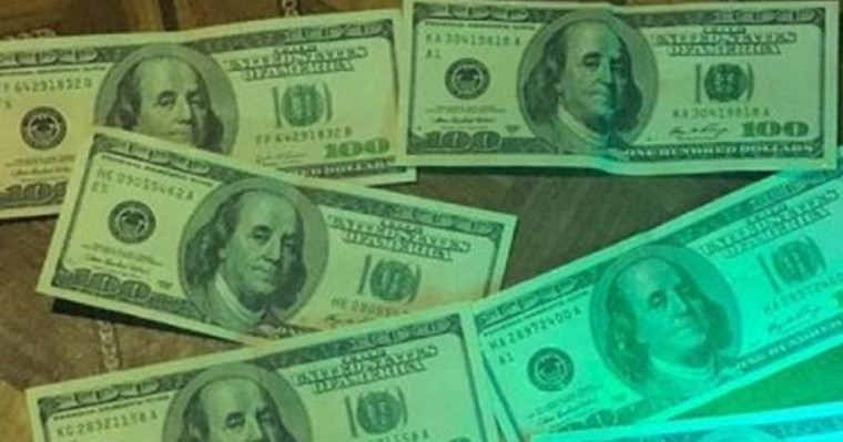 Алматыда адвокат 315 мың доллар алу үстінде ұсталды